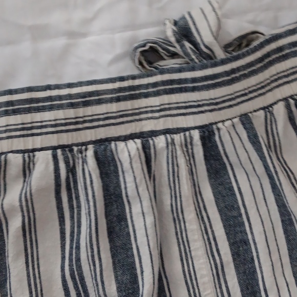 Mid length skirt - Picture 3 of 3